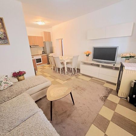 N&B Apartment โกตอร์ ภายนอก รูปภาพ